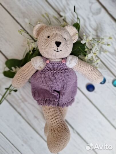 Вязаная игрушка медвежонок