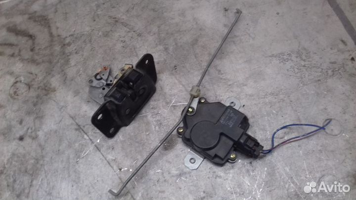 Замок багажника Mitsubishi RVR