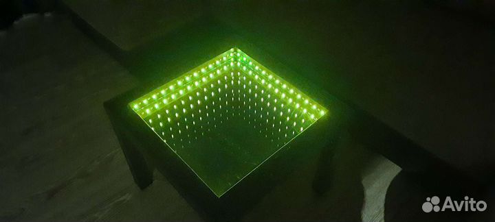 Умный стол с эффектом бесконечности