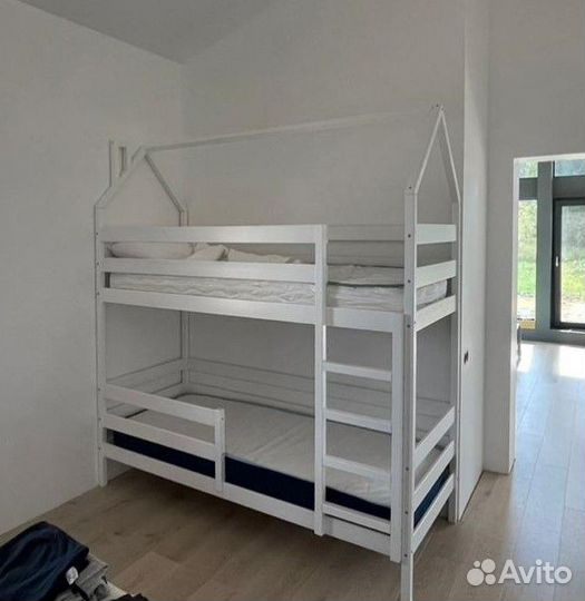 Двухъярусная кровать