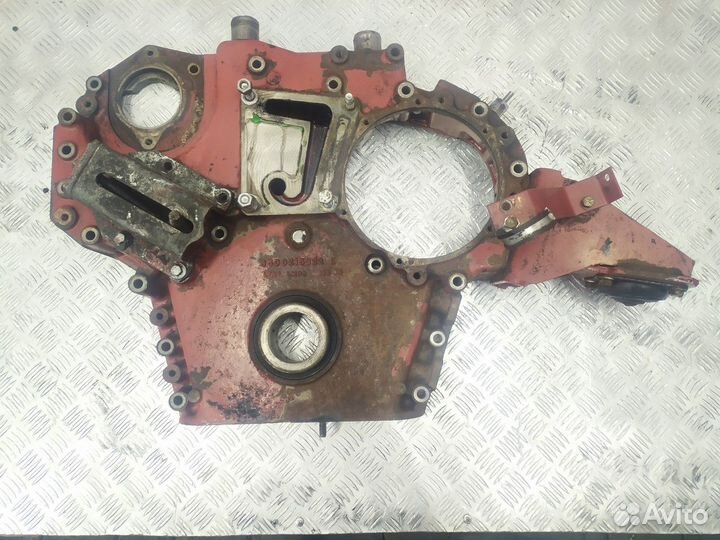 Передняя крышка двигателя Renault Magnum