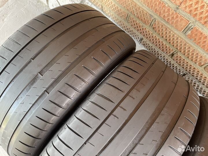 Michelin Pilot Sport 4 225/45 R18 и 255/40 R18