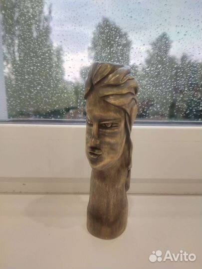 Античные голова из дерева