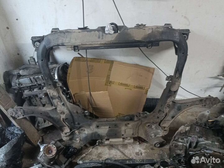 Подрамник передний Land Rover Freelander 2 2.2d