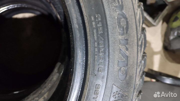 Goodyear UltraGrip Extreme 215/65 R16