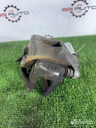 Суппорт тормозной передний правый Toyota Celica