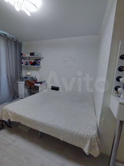 Доля в 2-к. квартире, 65 м², 5/9 эт.