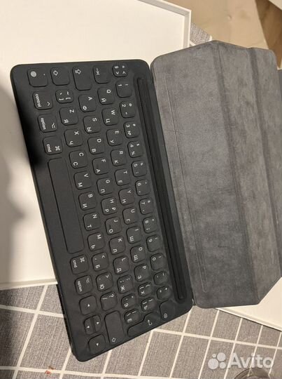 Apple smart keyboard 10 5