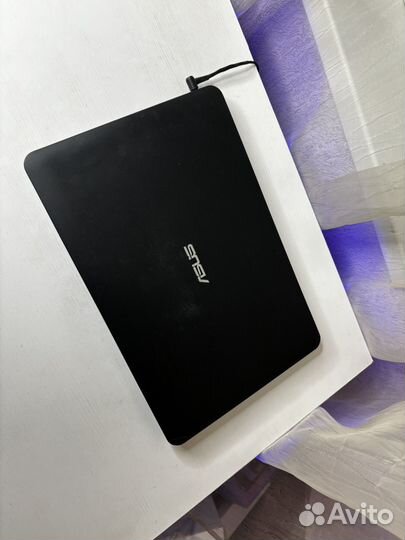 Ноутбук asus i3 4005U/GT 920M/SSD/RAM 4GB