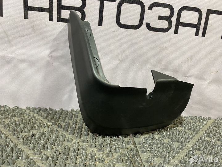 Брызговик передний левый Honda Civic 8 4D седан