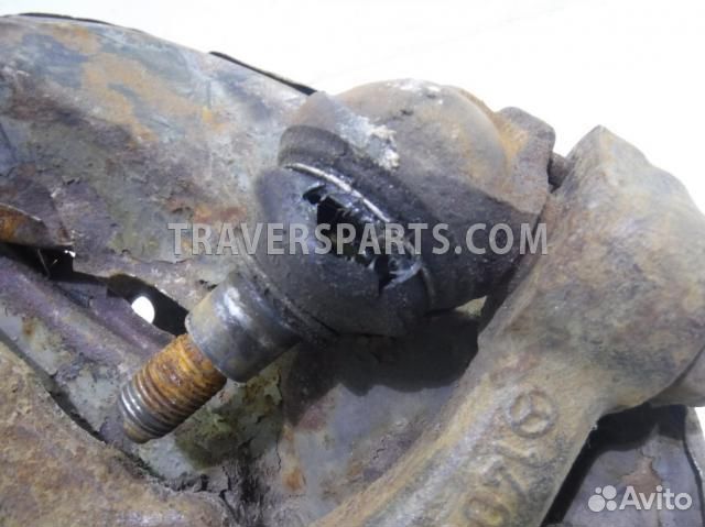 Кулак передний левый