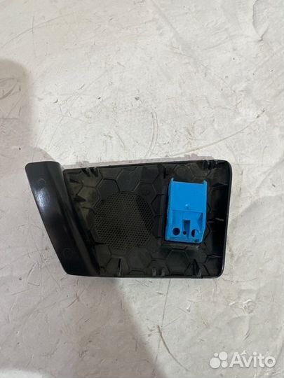 Кнопка стеклоподъемника задняя левая Skoda Octavia