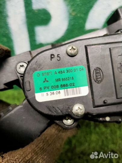 Педаль газа на Mitsubishi Colt 6