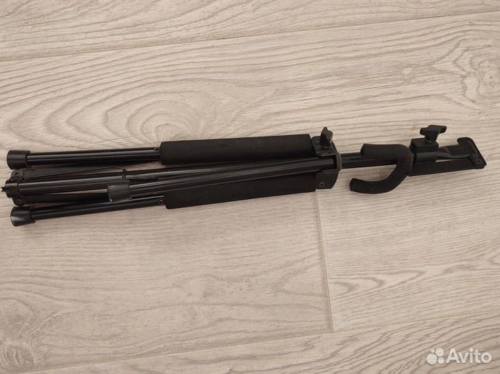 Стойка для гитары напольная