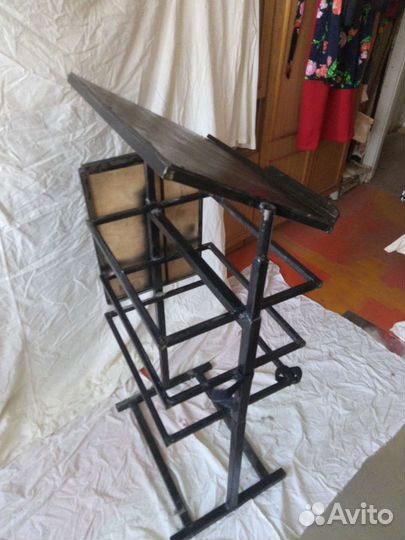 Стойка и две банкетки