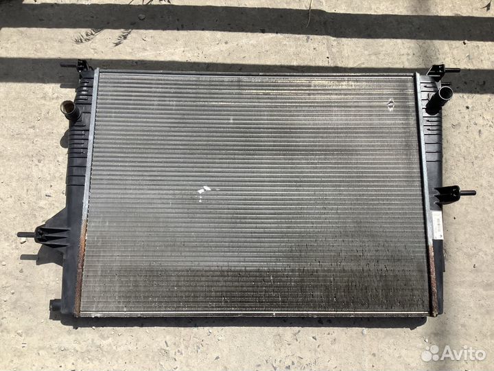 Радиатор основной Renault Megane 3 бенз
