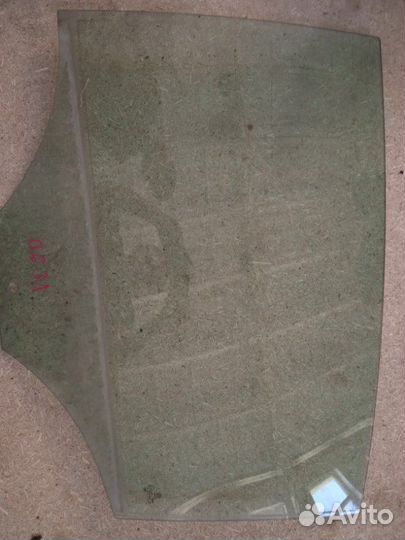 Стекло двери заднее левое Volkswagen Passat B6 BZB