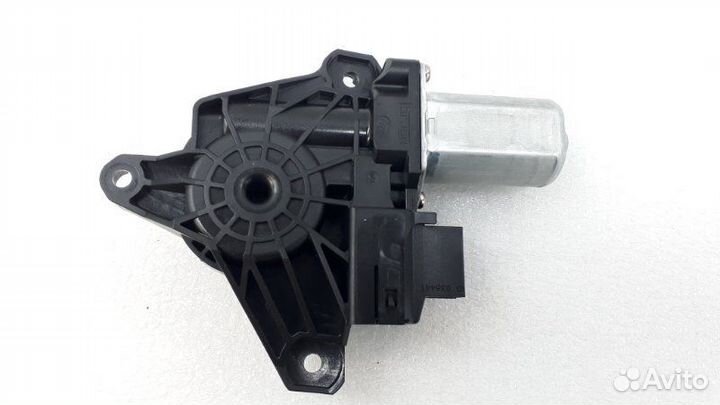 Моторчик стеклоподъемника задний правый