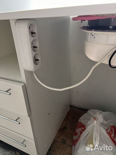 Маникюрный стол с вытяжкой бу