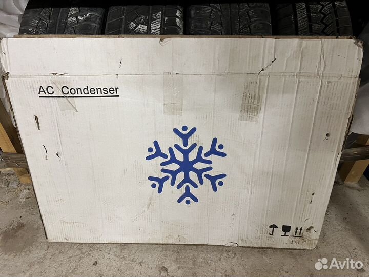 Радиатор кондиционера Mercedes C W204 1040035L