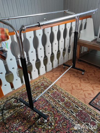 Вешалка для одежды напольная металлическая