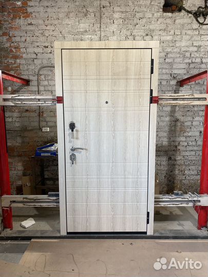 Дверь входная металлическая новая