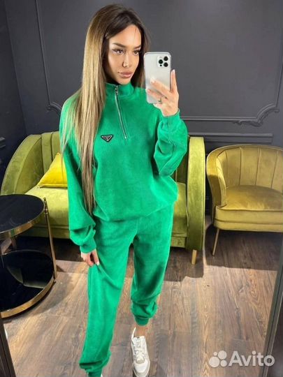 Вельветовый костюм Prada женский