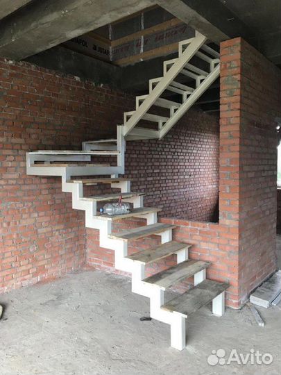 Лестница на второй этаж. Металлокаркас