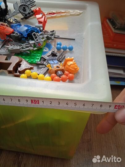 Коробка с лего(возможно там будут игрушки)