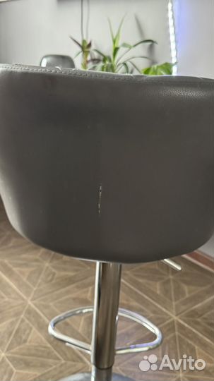 Барный высокий стул визажиста