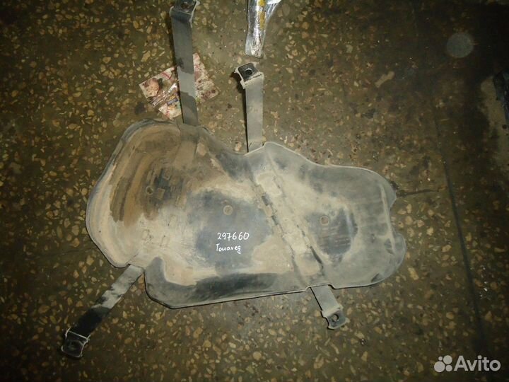 Защита топливного бака правая (Volkswagen Touareg)