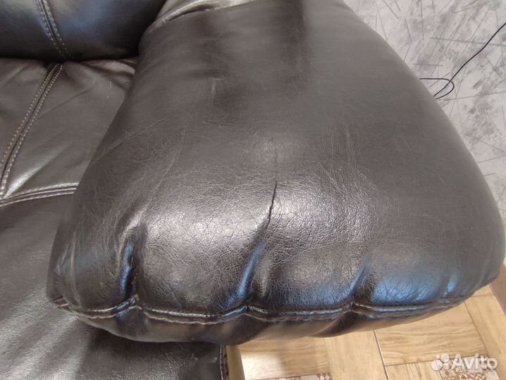 Кожаный диванчик бу