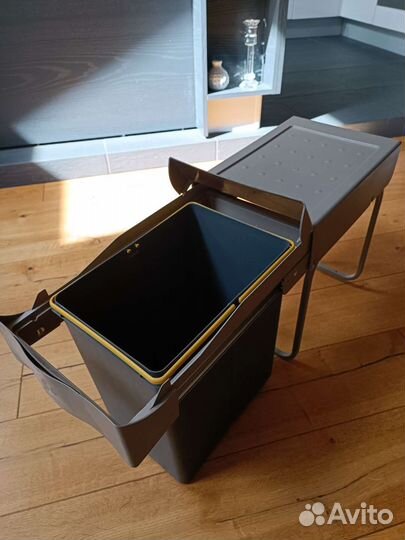 Выдвижное мусорное ведро