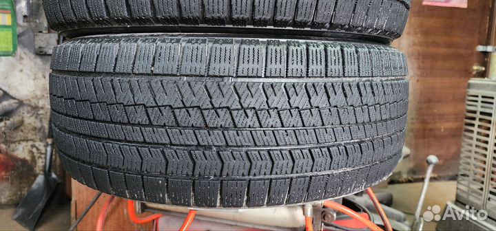 Bridgestone Blizzak VRX2 245/45 R19 98Q