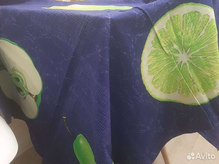 Синяя скатерть на стол