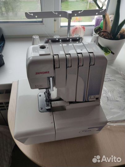 Швейная машина Janome mylock 714