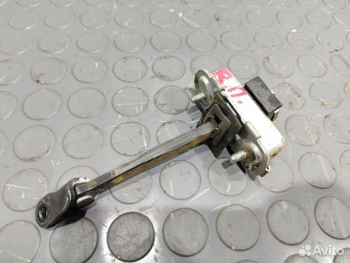 Ограничитель двери передний правый Ssangyong