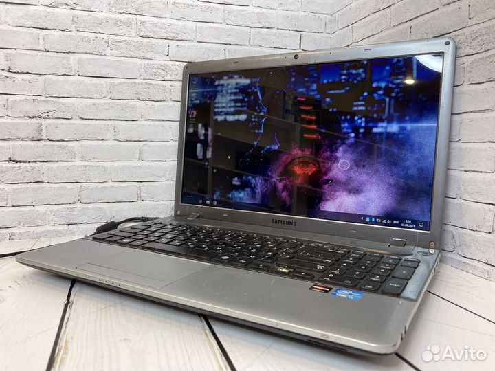 Игровой ноутбук Samsung i5/8gb/SSD/2gb видео/гаран