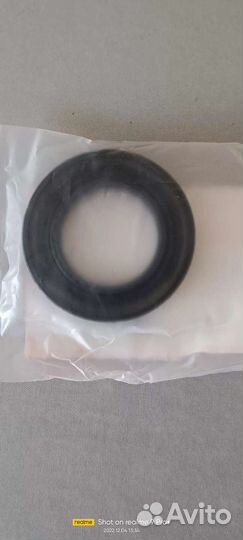 Сальник и подшипник