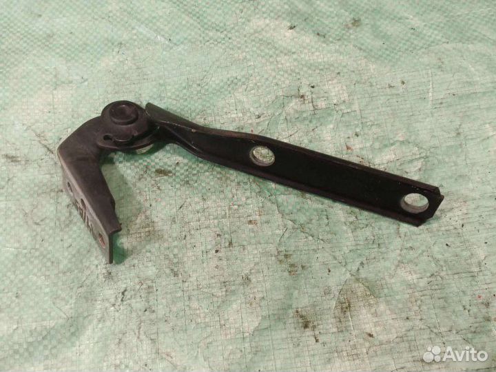 Петля капота левая Audi A4 B5