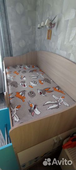 Кровать двухьярусная