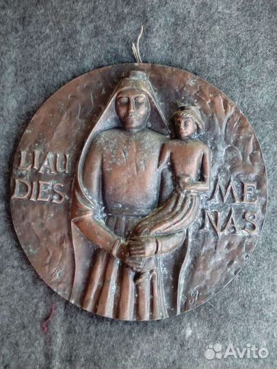 Старинное настенное украшение