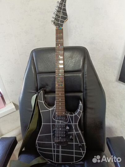 Электрогитара с гитарным процессором эфектов