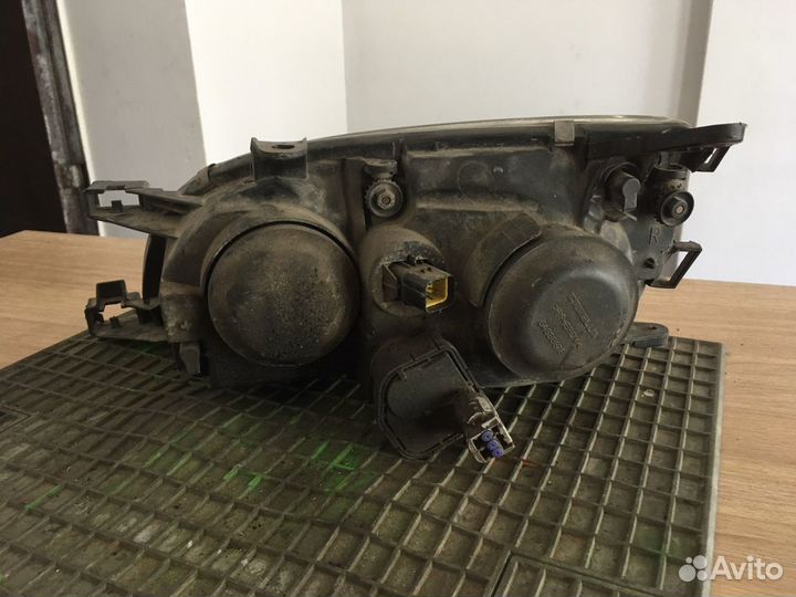 Фары toyota avensis