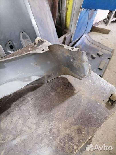 Крыло левое переднее Гранта FL