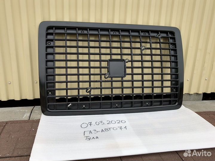 Решетка радиатора Volvo VNL 670-780 черная