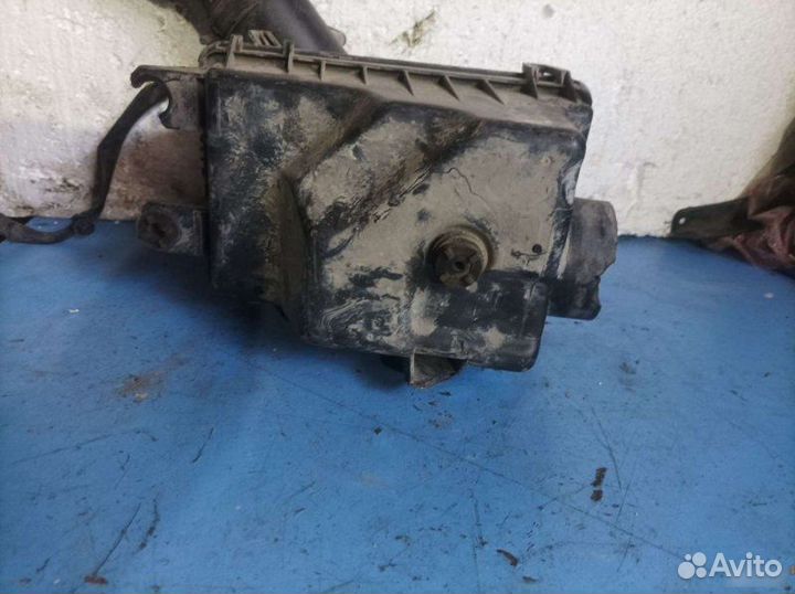 Корпус воздушногo фильтра Mazda Familia