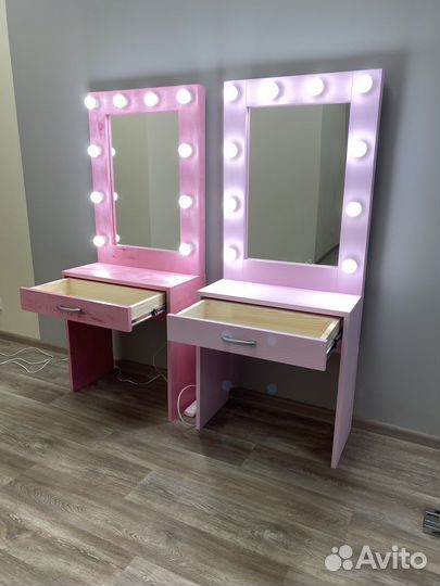 Гримерное зеркало, туалетный столик