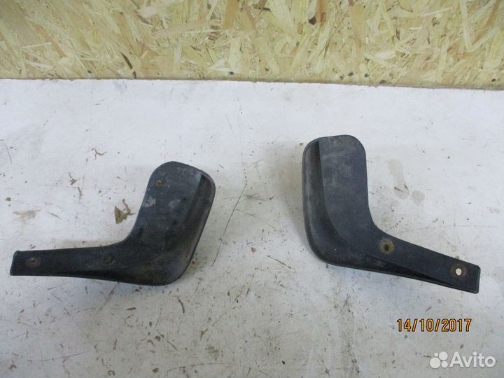 Брызговик передний левый Шевроле Лачетти