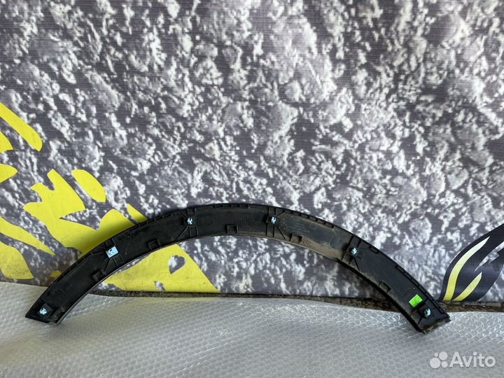 Накладка переднего крыла правого Kia Sportage